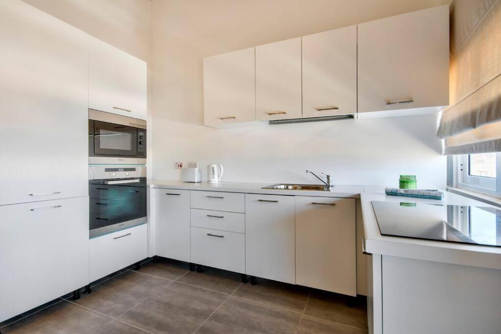 Vallettastay - Harbor View Gem -Sea View 2 Bed Apt Buitenkant foto