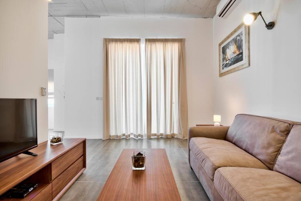 Vallettastay - Harbor View Gem -Sea View 2 Bed Apt Buitenkant foto