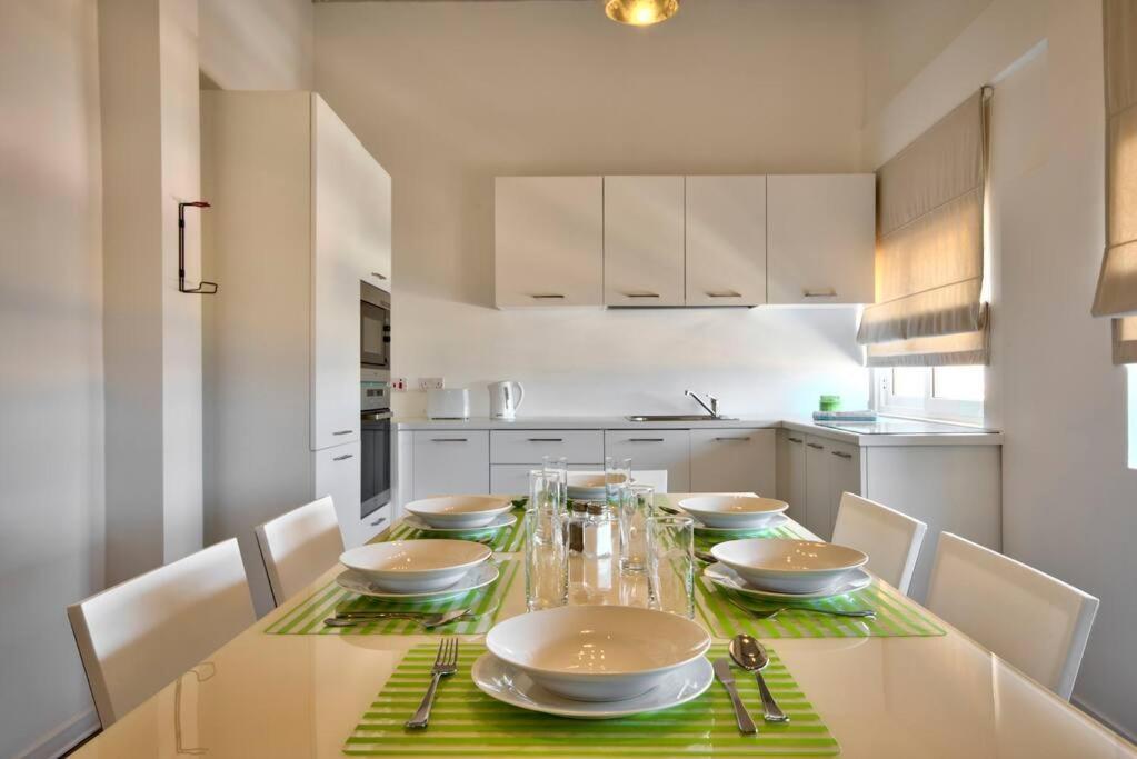 Vallettastay - Harbor View Gem -Sea View 2 Bed Apt Buitenkant foto