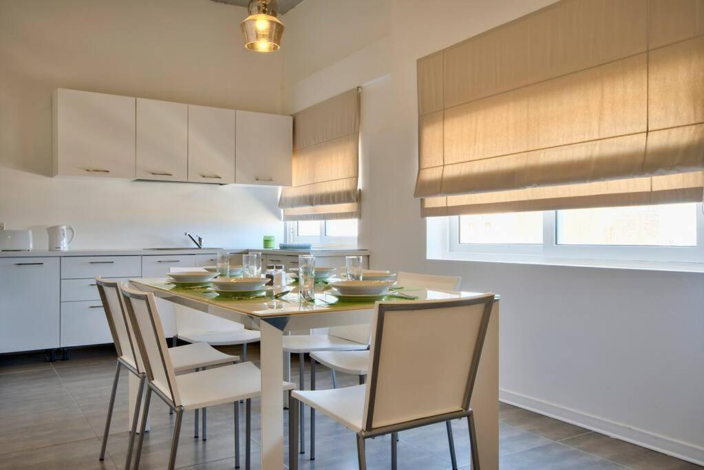 Vallettastay - Harbor View Gem -Sea View 2 Bed Apt Buitenkant foto