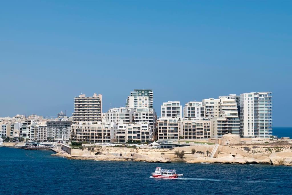 Vallettastay - Harbor View Gem -Sea View 2 Bed Apt Buitenkant foto